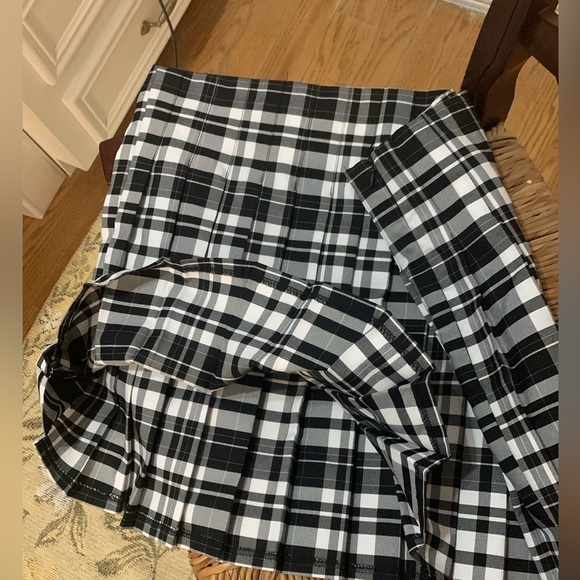 NWOT Black & White Skater Skirt Size XXL - Picture 5 of 7